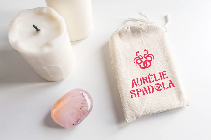 Aurélie Spadola — Pochon de marque et bougie