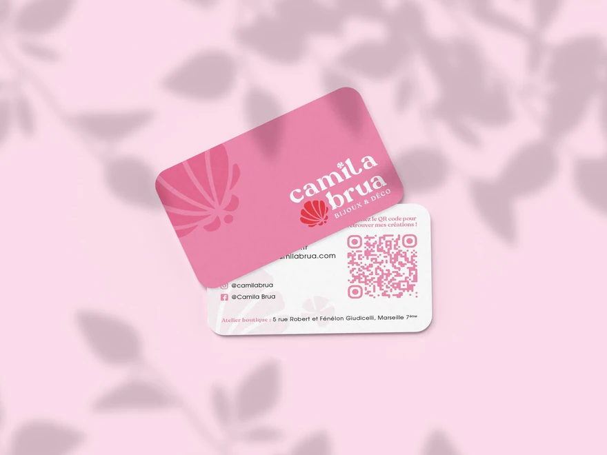 Camila Brua — Cartes de visite roses, logo et QR code