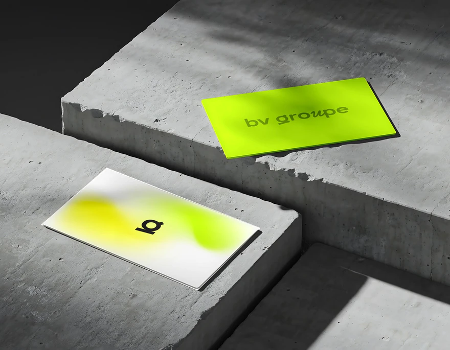BV Groupe — Cartes de visite fluo sur marches en béton