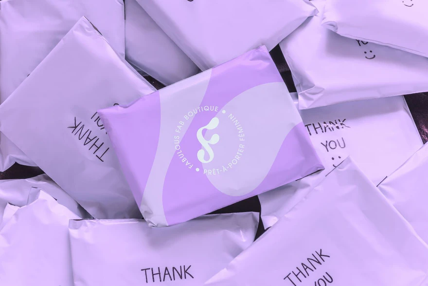 Fabulous Fab Boutique — Emballages de livraison lilas