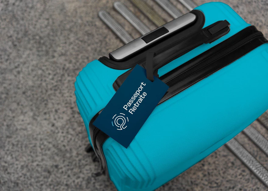 Passeport Retraite — Étiquette de valise bleue