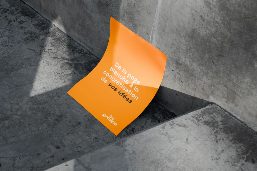 BV Groupe — Affiche orange ondulante dans décor béton