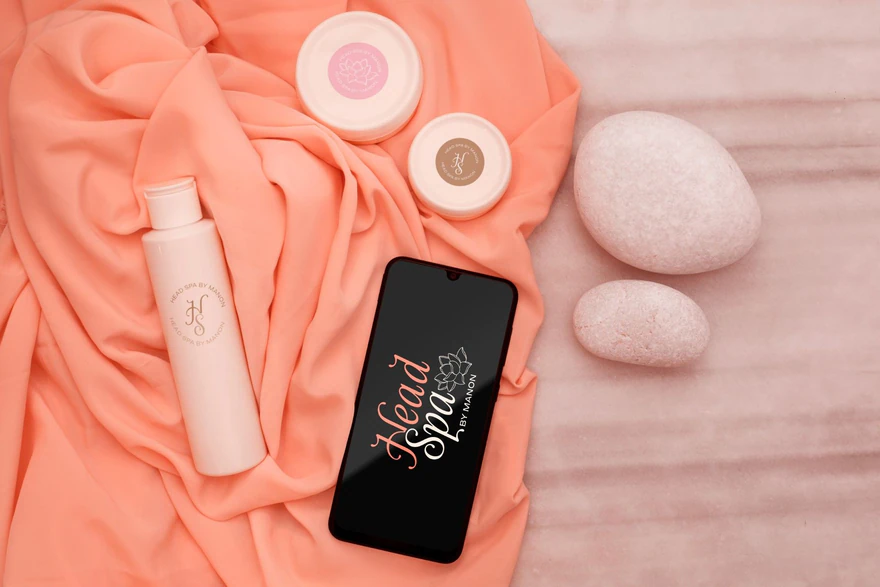 Head Spa by Manon — Composition beauté corail et rose, produits et téléphone