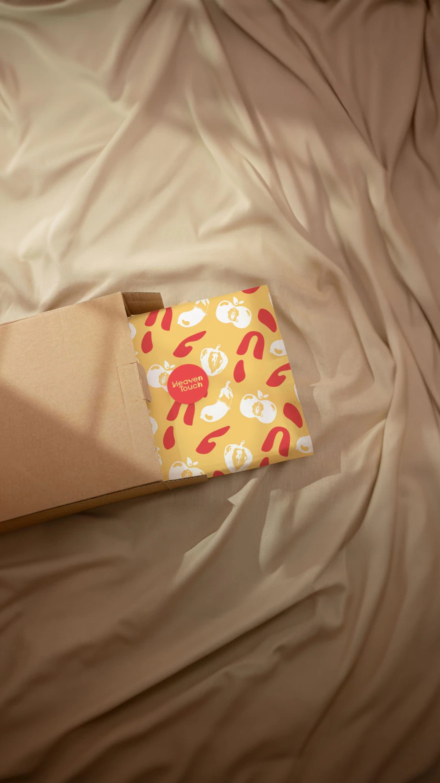 Heaven Touch — Packaging imprimé rose et jaune sur satin