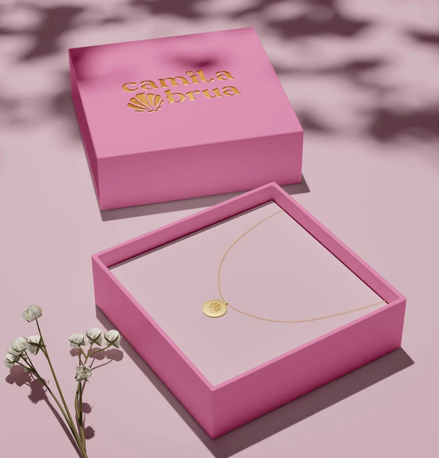 Camila Brua — Écrin de bijou rose avec marquage doré