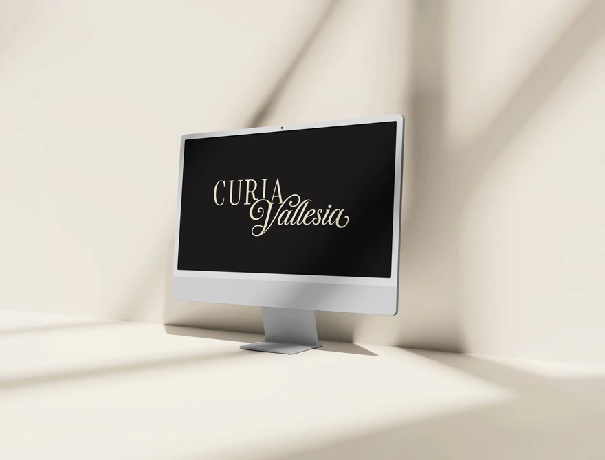 Curia Vallesia — Logo sur écran noir, sans interface de site